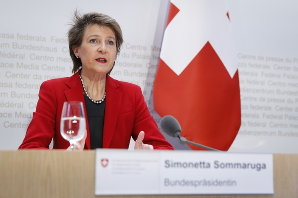 Bundespraesidentin Simonetta Sommaruga spricht waehrend einer Medienkonferenz des Bundesrates ueber die Situation des Coronavirus, am Mittwoch, 8. April 2020 in Bern. (KEYSTONE/Peter Klaunzer)