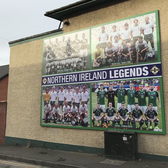 Aus Schweizer Sicht ist zu hoffen, dass dieses Mural nicht erweitert werden muss: Es zeigt die vier nordirischen Nationalteams, die es an ein grosses Turnier geschafft haben.