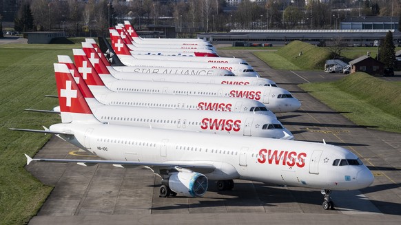 Parked planes of the airline Swiss at the airport in Duebendorf, Switzerland on Monday, 23 March 2020. The bigger part of the Swiss airplanes are not in use due to the outbreak of the coronavirus. (KE ...