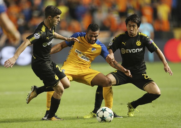 APOEL Nicosia&#039;s Lorenzo Ebecilio, center, is challenged by Dortmund&#039;s Christian Pulisic, left, and Dortmund&#039;s Shinji Kagawa during the Champions League Group H soccer match between APOE ...