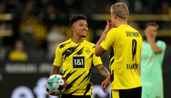 epa08682163 Dortmund&#039;s Erling Haaland (R) talks to Dortmund&#039;s Jadon Sancho (L) during the German Bundesliga soccer match between Borussia Dortmund and Borussia Moenchengladbach in Dortmund,  ...