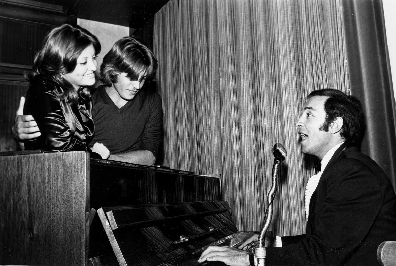 Singer and pianist Gene Maalouf, right, performs for Lebanon&#039;s Miss Universe of 1971, Georgina Rizk, and her boyfriend, Philip Duc, in Beirut, August 13, 1971. (AP Photo/Harry Koundakjian)