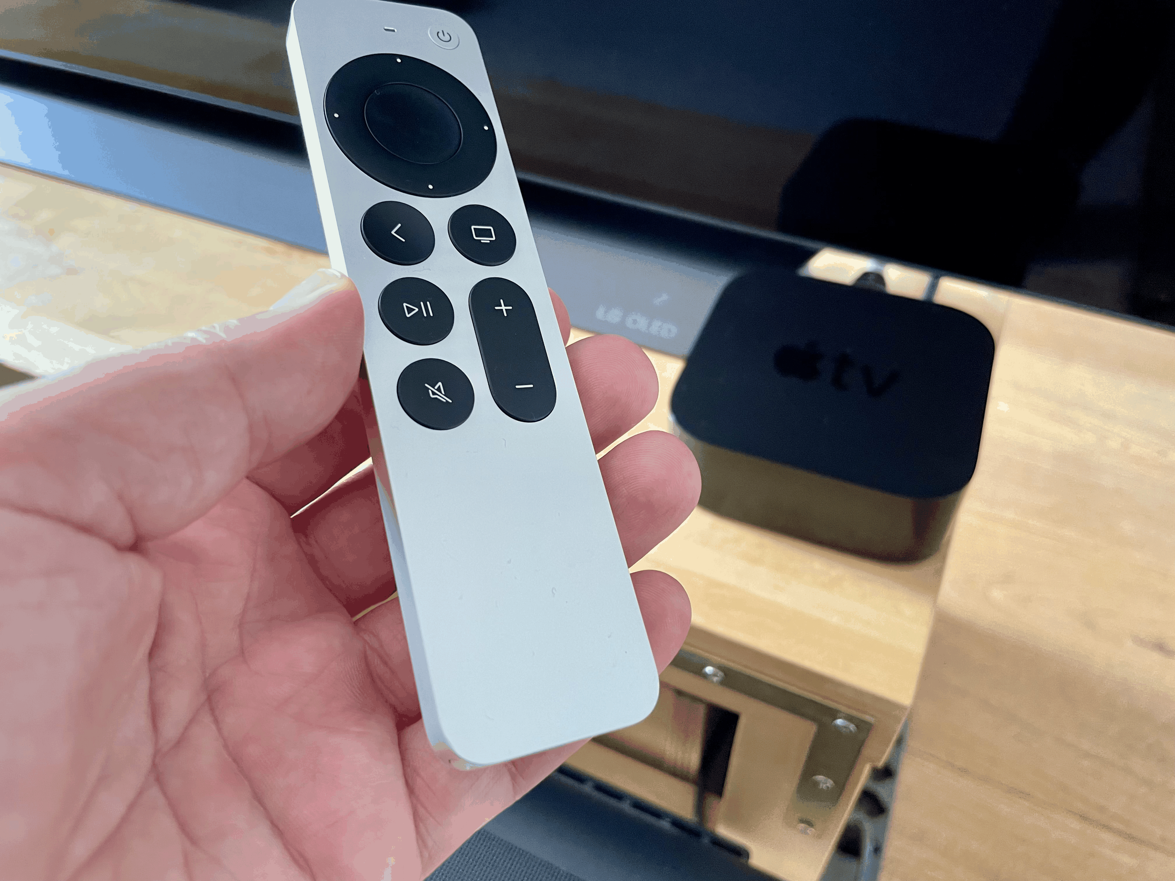Apple TV 4K (2021) mit neuer Fernbedienung.