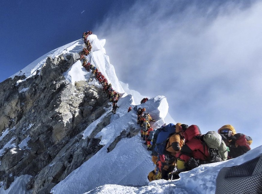 CAPTION ADDITION ADDS PHOTOGRAPHER&#039;S NAME: In this photo made on May 22, 2019, a long queue of mountain climbers line a path on Mount Everest. About half a dozen climbers died on Everest last wee ...