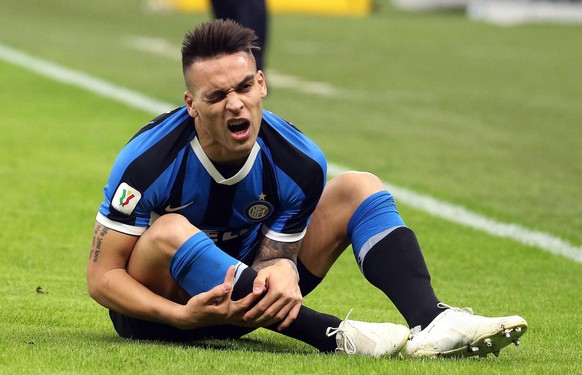 epa08213864 Inter&#039;s Lautaro Martinez reacts during the Italy Cup semi-final first leg soccer match Inter FC vs SSC Napoli at the Giuseppe Meazza stadium in Milan, Italy, 12 February 2020. EPA/MAT ...