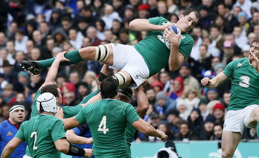 epa05158443 Irelands&#039;s Devin Toner (top) in action during the Rugby Six Nations match between France and Ireland at the Stade de France stadium in Saint-Denis, France, 13 February 2016. EPA/IAN L ...