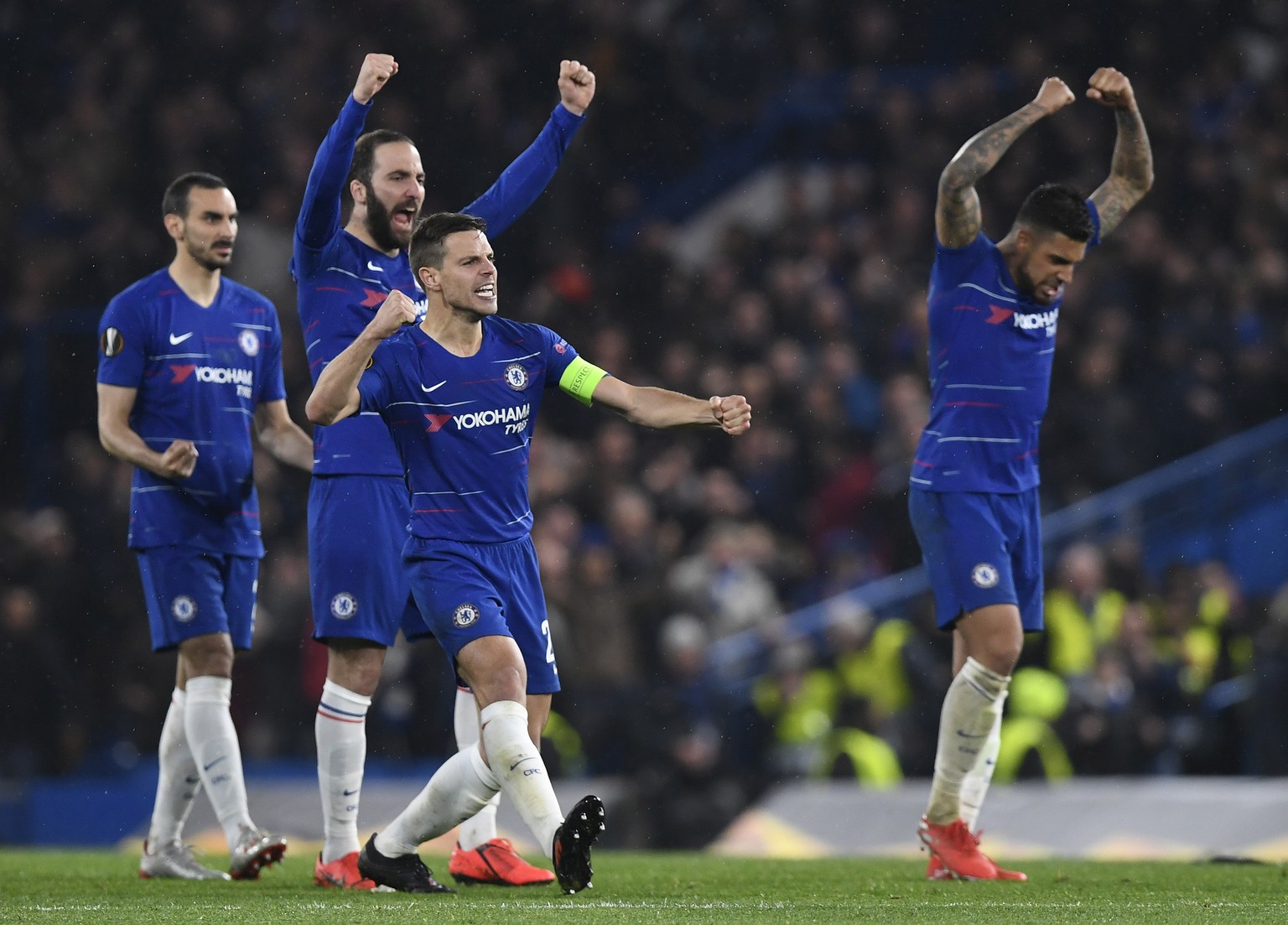 epa07559569 Chelsea&#039;s Cesar Azpilicueta (3-L) reacts during the penalty shoot out of the UEFA Europa League semi final second leg match between Chelsea FC and Eintracht Frankfurt, at Stamford Bri ...