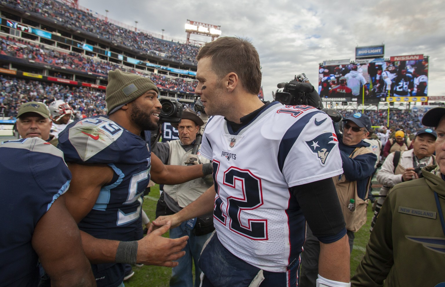 epa07160002 New England Patriots quarterback Tom Brady, 12, congratulates Tennessee Titans inside linebacker Wesley Woodyard, 59, after the Titans won their NFL game at Nissan Stadium in Nashville, Te ...