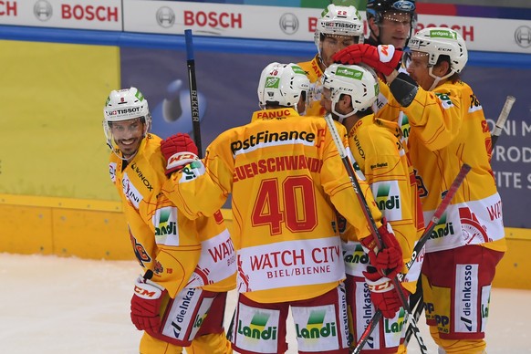 Bienne&#039;s player Fabian Luethi, left, celebrates with team mates the 1-3 goal, during the regular season game of the National League Swiss Championship 2018/19 between HC Ambr Piotta and EHC Biel ...