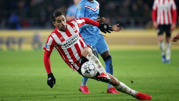 epa08203910 PSV&#039;s Ricardo Rodriguez (L) in action against Mike Tresor Ndayishimiye of Willem II during the Dutch Eredivisie match PSV vs Willem II in Eindhoven, The Netherlands, 08 February 2020. ...