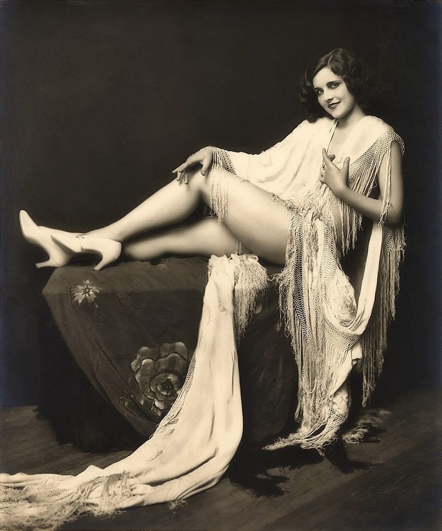 Ziegfield Follies showgirls retro new york amerika 
https://imgur.com/gallery/QwkjT
