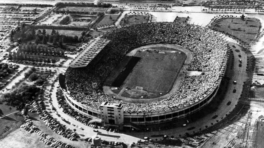 Die Luftaufnahme zeigt das Hauptstadion &quot;Estado Nacional de Santiago de Chile&quot;, in welchem die Spiele der Weltmeisterschaften 1962 in Chile stattfinden werden, aufgenommen am 20. Maerz 1962. ...