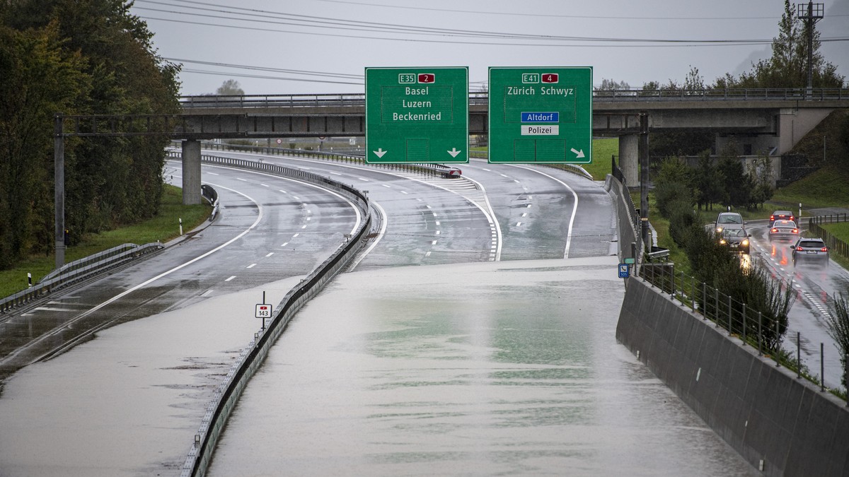 A2 Nach Sperrung Wieder Offen Hochwasserlage Etwas Entspannt Watson